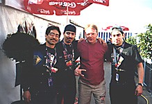 Titan Force (John, Mario und Stefan Flores mit einem ihrer grten Fans). Foto: Joachim Schlums