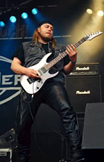 Falconer: Stellplatz Gitarre 2