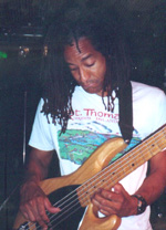 Ein Nicht-Lennon: Bassist Mark Harris