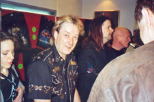 Ansturm bei der Autogramm-Stunde und dennoch für jeden Fan ein nettes Wort: ASIA-Urgestein Geoff Downes