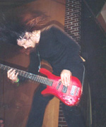 Das Festival heißt zwar 'Keep it true', aber natürlich trotzdem bzw. erst recht: BANG YOUR HEAD!!! - Deadly Bass!