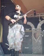 Outfit scheiße! - Musik top! - Overlorde-Bass