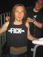 Eric Singer liebt deutsche Wortspiele - oder ist er verheiratet?!?