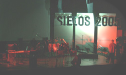 Noch ist die Bühne leer