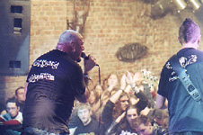 Telly Savalas aka Paul Di'Anno von hinten ...