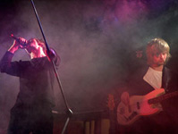 Die Front von Cottonbomb: Sänger Martin und Gitarrist Mario