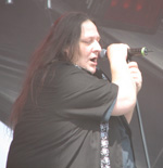 Na, spickt da einer?!? Jon Oliva bei seinem Auftritt