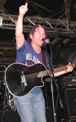 Nicht 'Miles away', sondern ganz nah: Kip Winger live on stage