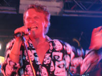 Und wieder ein schickes neues Hemd, neue Frisur und viele Songs live, die noch keiner kannte: Ronnie von PRETTY MAIDS