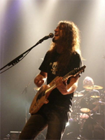 Der angeschlagene Frontmann und sein Trommler