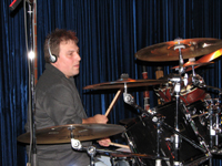 Der Kleinste wie immer hinterm Schlagzeug ganz groß: Ludwig Benedek