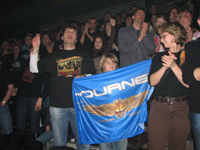 Die Fanbegeisterung bei JOURNEY ist GENERATIONEN-übergreifend!