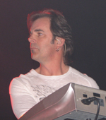 Jonathan Cain an den Keyboards