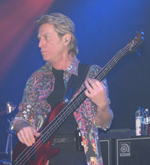 Journey-Gründungsmitglied Ross Valory am Bass