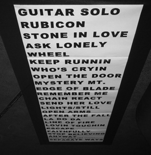 Schonmal gespickt auf die Bühne, was wir alles so geboten bekommen