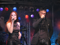 Simone Simons (von EPICA) und Khan im Duett