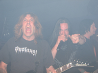 Ein ANSCHLAG im Nebel: Nige Rockett und Sy Keeler von Onslaught