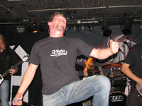 After All aus Belgien - Sänger Piet Focroul als Opener für die Amerikaner