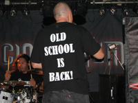 Die programmatische Rückseite von Bruces Shirt