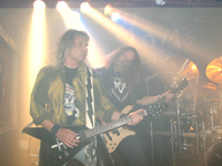 Der ganze Gig komplett zugenebelt: Mom's Last Litter