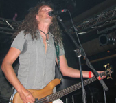 Human Bass aus'm Zoo (playing Cold Sweat?)