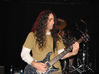 Jim Matheos - der Meister in gewohnter Haltung