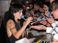 Einzigartig und sensationell: Autogrammstunde WÄHREND des Konzerts!!!