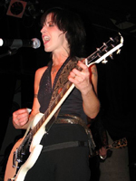 ... und auch an der Gitarre!