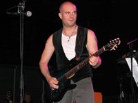 Der Mann an der Gitarre: John Miles jr, Sohn des berühmten John Miles