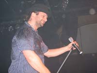 Patschnass aber glücklich: Henning gibt alles