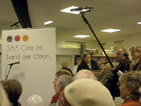 Presse und Hamburger Polit-Prominenz anwesend