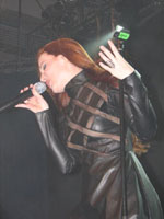 Ist krank aber lässt sich nichts anmerken: Simone Simons