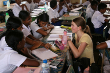 Gespräch in der Schule - Antonia lernt einige gleichaltrige Schüler kennen