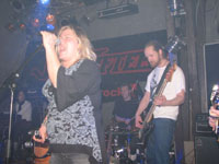 Auch dabei - eine (Background-)Sängerin