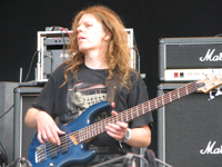 Ja, DER sieht noch aus wie 'früher': Secrecy-Bassist Steve Kerby