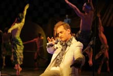 1. e4 e5 2. Lc4 Lc5 3. Dh5 Sc6 4. D:f7 matt.