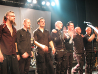 Das Septett nach geleisteter Arbeit im Applaus badend