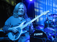 Ist es ein knorriger Gnom aus einem verwunschenen Land? Nein, Ian Crichton!