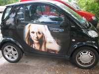 Standesgemäße Anfahrt der Fans!