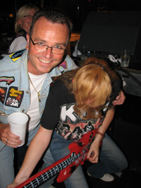 Spaß und Air-Guitar-Action im Publikum