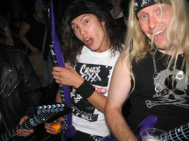 Spaß und Air-Guitar-Action im Publikum