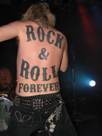 ... oder OHNE T-Shirt: Das Ergebnis ist dasselbe!!!