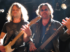 John und Kip synchron