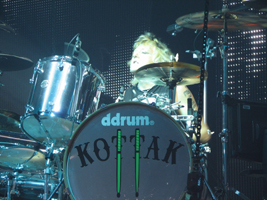 Nö, 's ist James Kottaks Drumriser