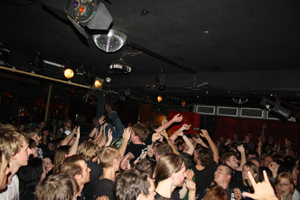 Crowdsurfing