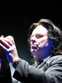 Der Beginn: Steve Hogarth mimt den tattrigen Professor