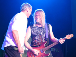 'Na, Steve, soll'n wa noch einen?' 'Ha, na klar, Ian!'