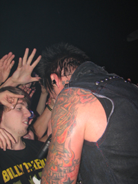 Jacoby Shaddix' hautnaher Fankontakt mit der 1. Reihe