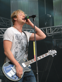 Und da sind sie auch schon, die Finnen SUNRISE AVENUE um Sunnyboy Samu Haber