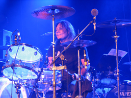 Francis Ruiz (ex-Samantha 7, Motörhead-Ersatz-Drummer) - hier mit KLEVELAND